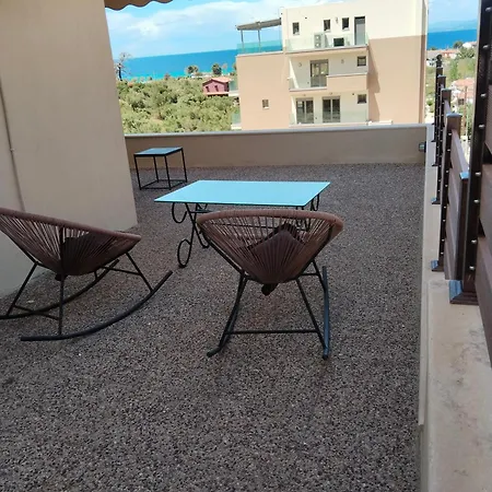 Apartmán Theasis 3 *