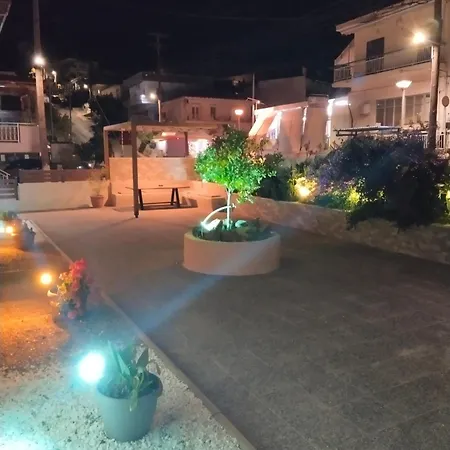 Apartmán Theasis 3 *