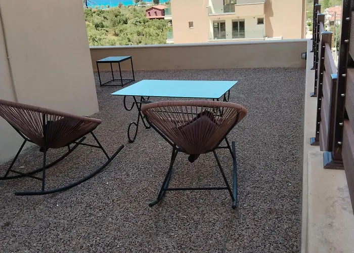 Apartment Theasis 3 *