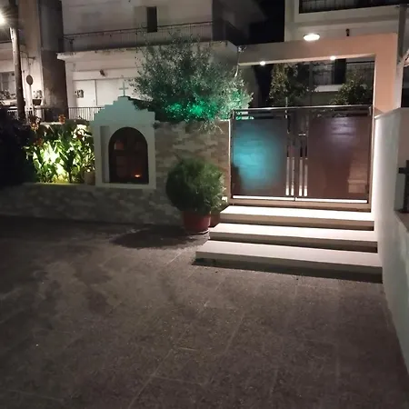 Theasis 3 Apartman Néosz Marmarász